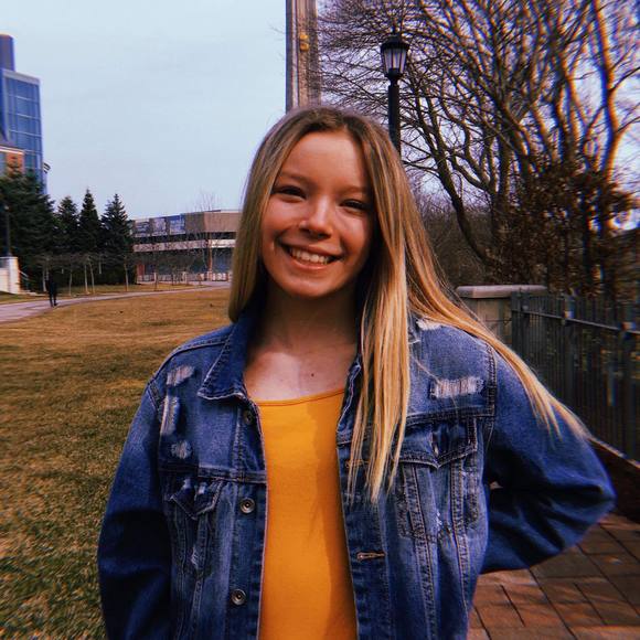 Meet your Posher, Laëla - Picture 1 of 1